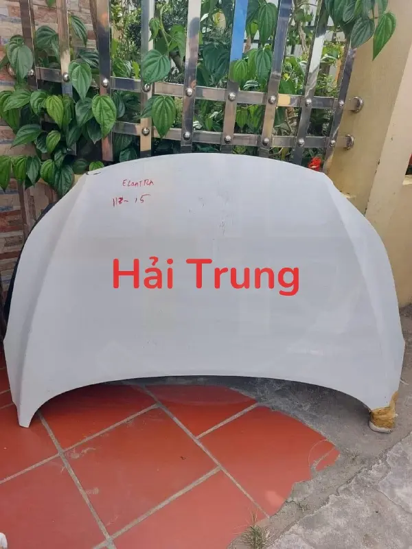 (Nắp capo Hyundai Elantra tại phụ tùng Hải Trung) *Liên hệ với Phụ tùng Hải Trung: Nhập khẩu và phân phối: Phụ tùng Hải Trung Hotline: 024.8568 0597- 0382.777.186 Fanpage:https://www.facebook.com/PhutungotoHaiTrung Mail:phutunghaitrung@gmail.com