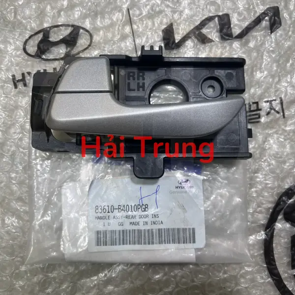 Tay mở cửa trong Hyundai i10 Grand chính hãng