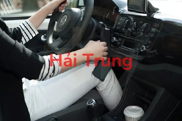 Nhả côn, xe giật