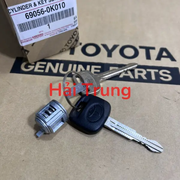 Ổ khóa cốp phụ Toyota Innova chính hãng