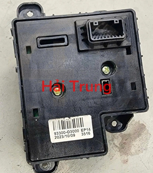 Tháo Xe Công tắc phanh tay điện tử Hyundai Custin 93300-O3000