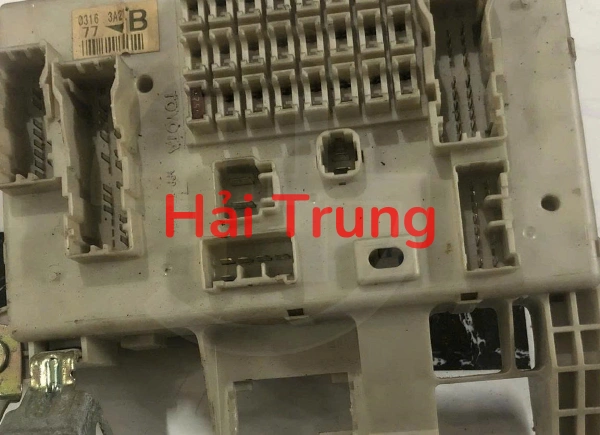 Hộp cầu trì trong xe Lexus Gx460 Tháo Xe