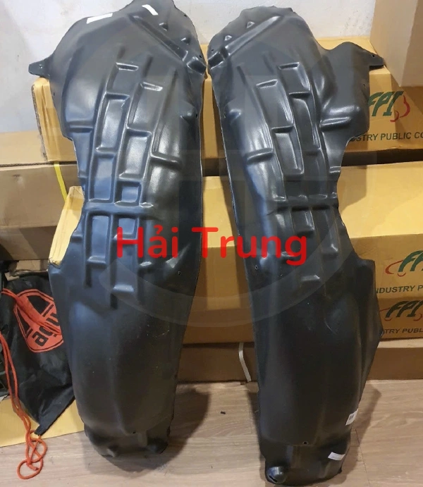 Lòng dè sau Ford Focus nhựa