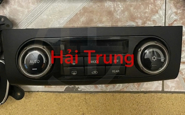 Tháo xe bảng điều khiển công tắc điều hòa AC Mitsubishi Pajero 2008