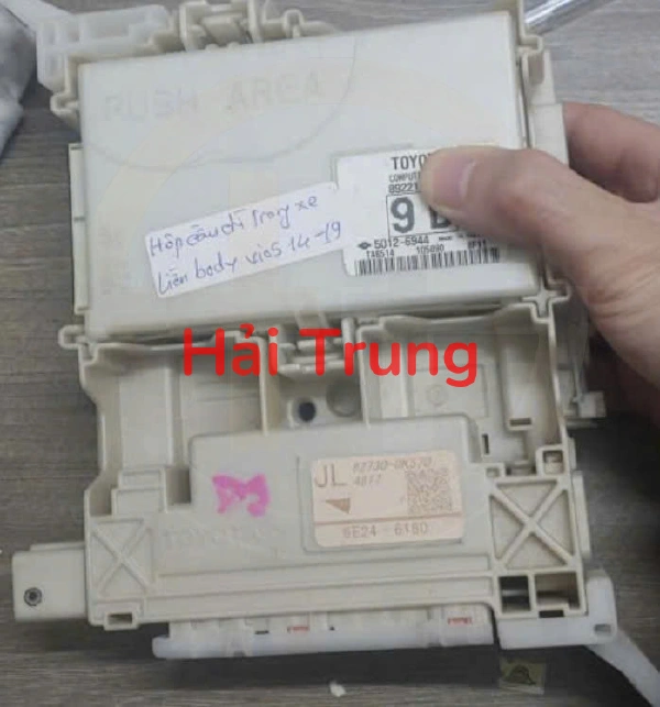 Hộp cầu trì trong xe Toyota Vios 2014-2020 Tháo xe