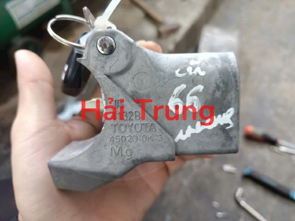 Khoá cổ xe Toyota Vios 2014-2020 Tháo xe