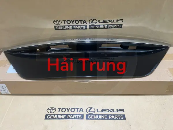 Ốp đỡ biển số sau Toyota Camry chính hãng