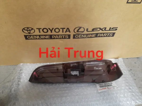 Ốp công tắc lên xuống kính phụ Toyota Camry tại Hải Trung phutunghaitrung.vn