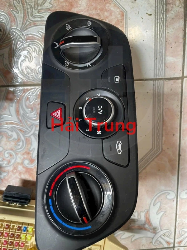 Tháo xe bảng điều khiển công tắc điều hòa AC Hyundai Accent 2018-2024