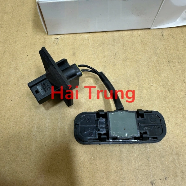 Công tắc mở cốp sau Chevrolet Cruze 13422268