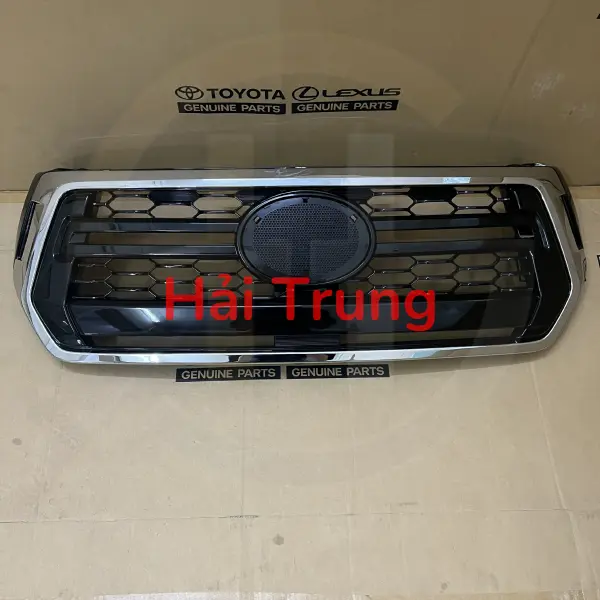 Mặt ca lăng Toyota Hilux chính hãng