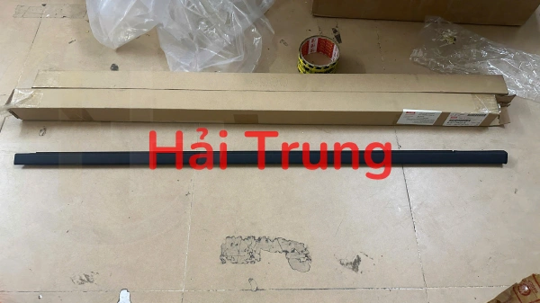 Nẹp chân kính ngoài Isuzu Hi-Lander 8-97174253-2, 8-97174254-2, 8-97174421-3, 8-97174422-3