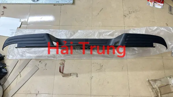 Ốp nhựa trên cản sau Ford Ranger 2012-2020