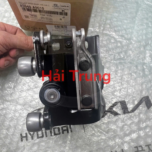 (Bi trượt cửa lùa Kia Sedona 2015-2020 83940A9010 83930A9010 tại phụ tùng Hải Trung)