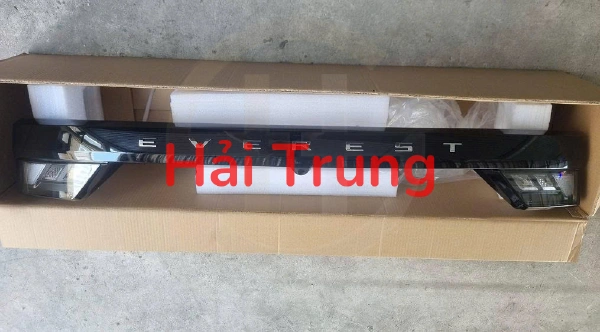 Đèn hậu Ford Everest Trend 2023-2026