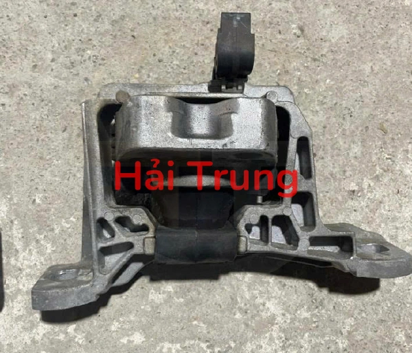 Chân máy Ford Focus 2011-2018 Tháo xe