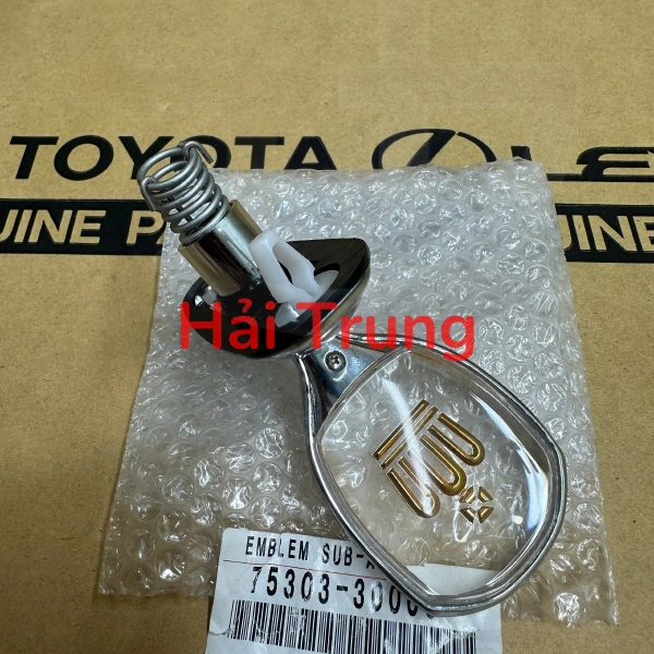 Vương miện nắp capo Toyota Crown 3.0 7530330060