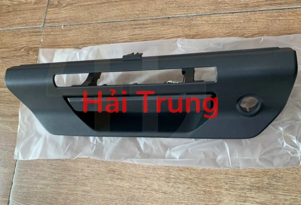 Tay cốp phụ Ford Ranger 2023 bản có lỗ khóa N1WB-E43800-AA